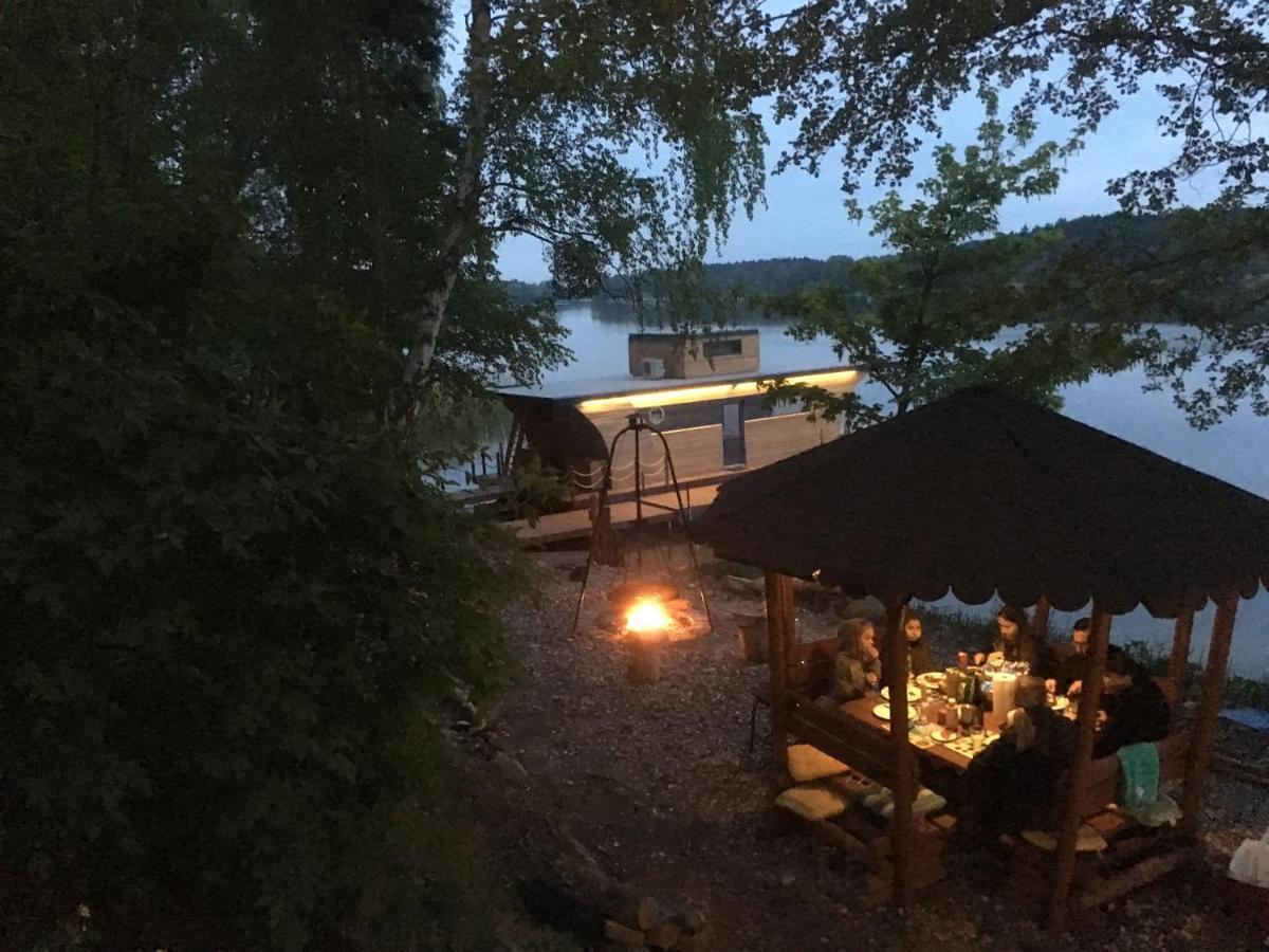 Houseboat Slesin Hotel ภายนอก รูปภาพ